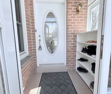 For Lease - 230 Enchanted Hills Crescent, Toronto, Ontario - Photo 2