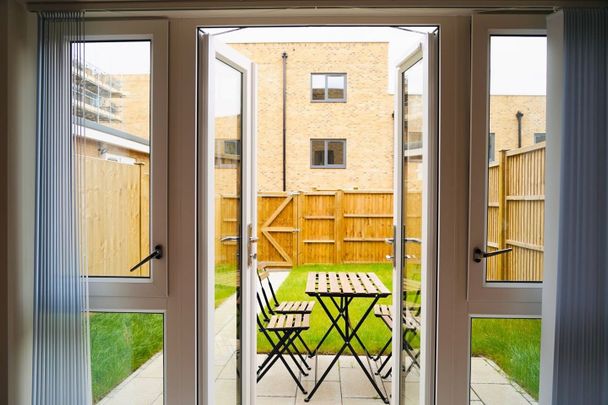 Peartree Avenue, SW17, London - Photo 1