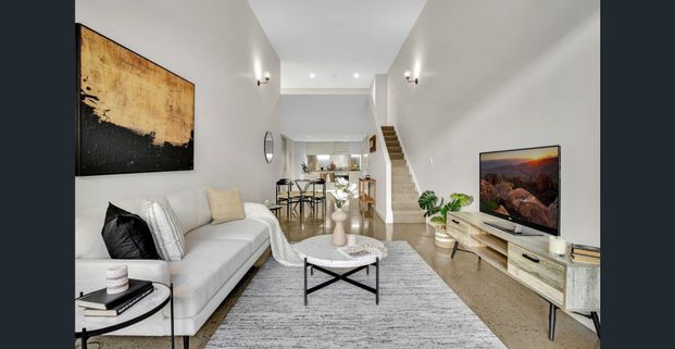 Stylish Loft Apartment in Iconic Biscuit Factory Conversion - Photo 1