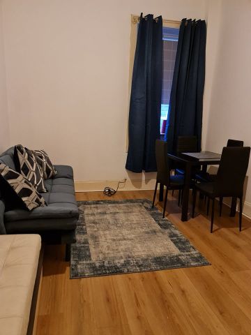 1 Bed Flat, Glasgow, G42 - Photo 2