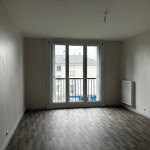 Appartement idéalement situé, dans une résidence à proximité des commerces, des écoles et des transports en communs. - Photo 2