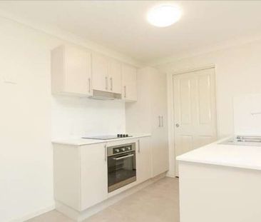 Modern 3-Bedroom House in Flinders View - Photo 5