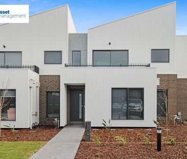 Three Bedroom Townhouse in Quiet Court! - Photo 3