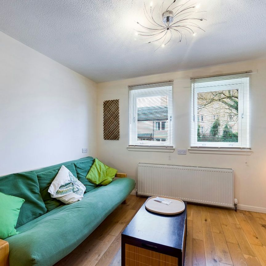 Flat to rent on - Photo 1