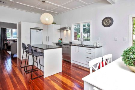 Charming 1930s Bungalow in Vibrant Otahuhu - A Perfect Blend of Character and Modern Living - Photo 5