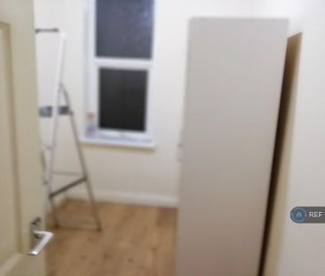 2 bedroom end of terrace house to rent - Photo 4