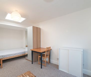 Studio Flat, Grasmere Avenue, SW19 - Photo 3