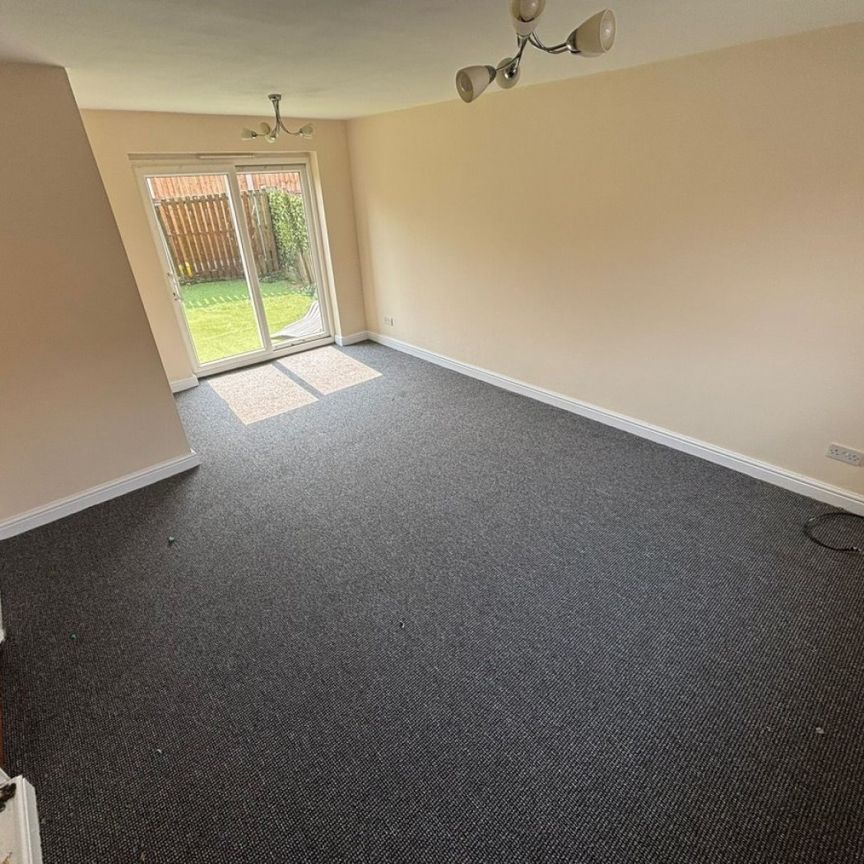 3 bed Town House - To Let - Photo 1