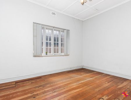 A CLASSIC HOME IN FANTASTIC LOCATION - Photo 5