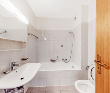 2.5 locali spaziosi in zona strategica con autorimessa - Foto 1