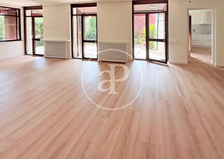 House for rent in Parque Conde Orgaz - Photo 3