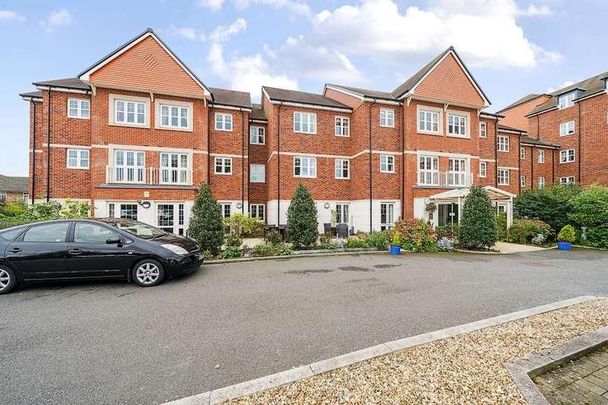 St. Lukes Road, Maidenhead, SL6 - Photo 1