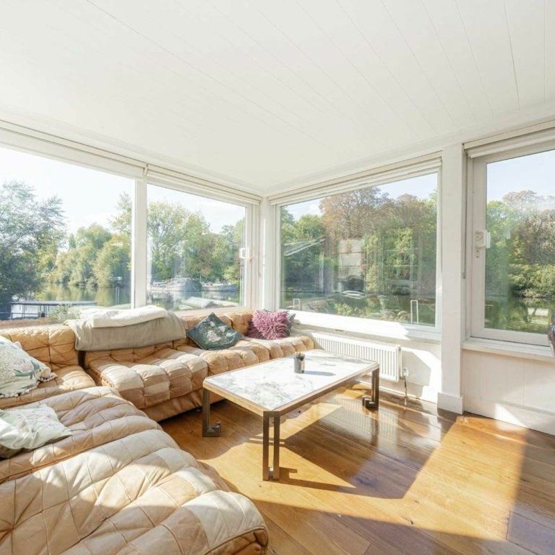 King John Close, Wraysbury, TW19 - Photo 1