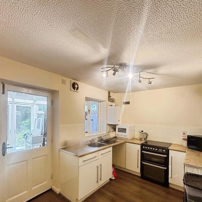 2 bedroom house to rent - Photo 1