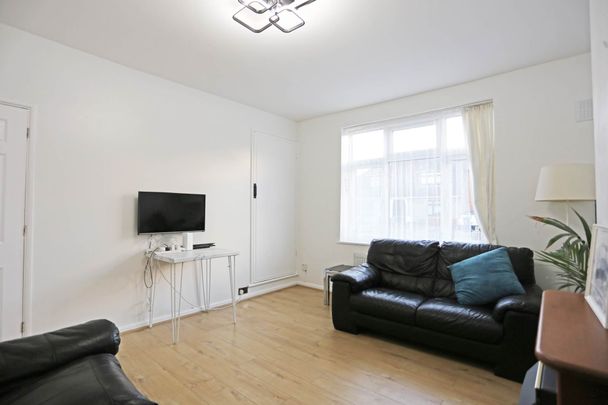Price £1,900 pcm - Available Now - Unfurnished - Photo 1