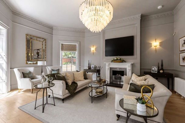 A beautifully restored three bedroom home located approximately 0.2 miles Cobham high street - Photo 1