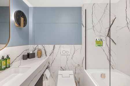 Expansive, newly decorated luxury property in South Kensington - Photo 2