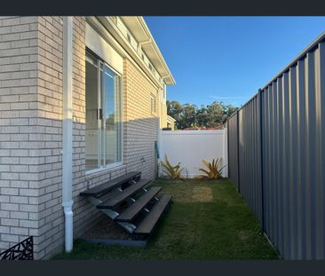 12b Dabchick Drive, Burleigh Waters, Qld 4220 - Photo 3
