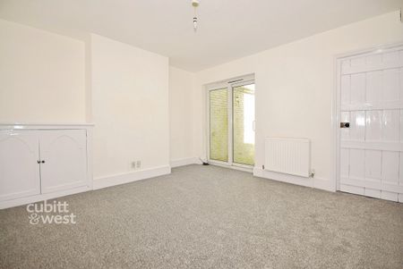 4 bedroom end of terrace house to rent - Photo 5