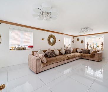 5 bedroom detached house to rent - Photo 3