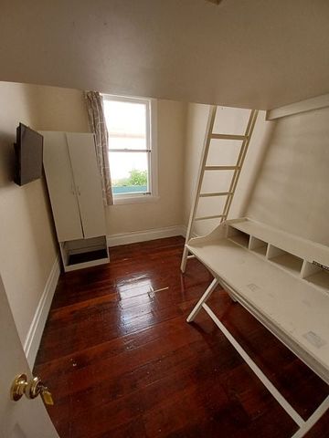 Spacious Five-Bedroom Home in the Heart of Newtown - Photo 5