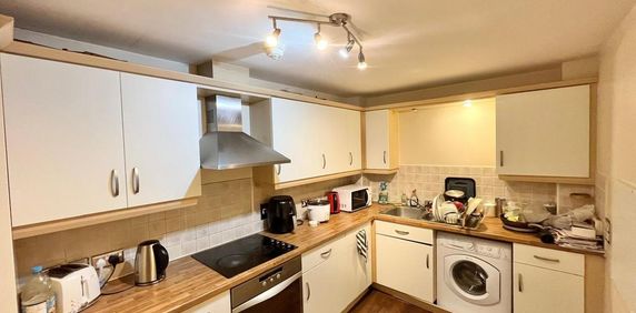 1 bedroom in a flat share to rent - Photo 2