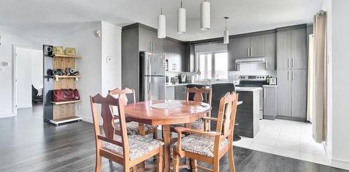 Superbe 4 1/2 + Bureau , LÉVIS, (St-David) 2ieme étage, air clim, 2 STATIONNEMENTS EXTÉRIEURS INCLUS, LIBRE LE 1ier mai 2026. - Photo 2