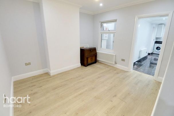 3 bedroom end of terrace house to rent - Photo 1