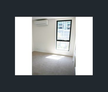 Luxury Townhouse Close To Everything - Photo 3