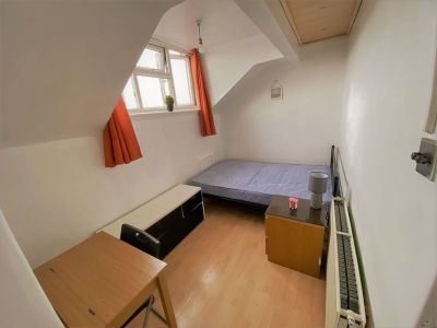 3 bedroom House in Burley Lodge Road, Leeds - Photo 5