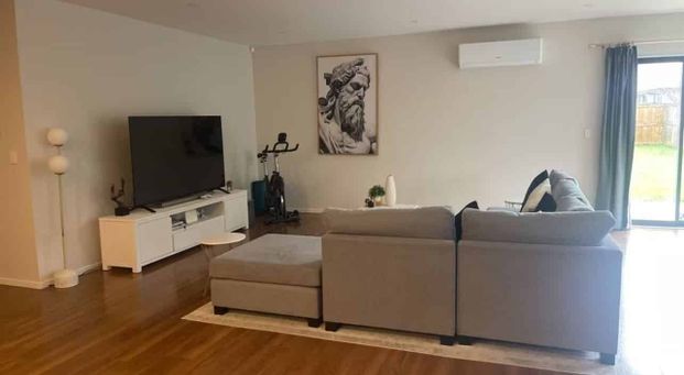 Lovely family home - Photo 1