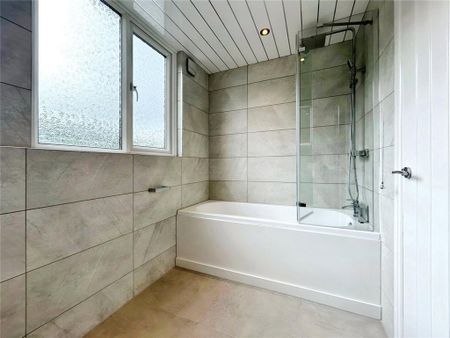 4 bedroom detached house to rent - Photo 2