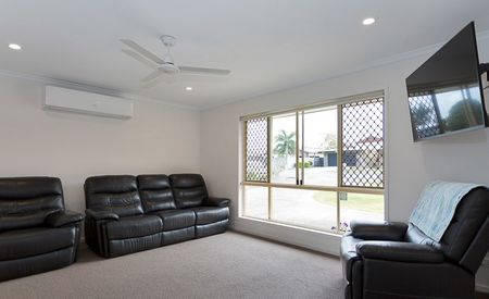 Family home in Glenella - Photo 5