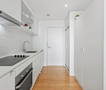 Inner-City Style & Lifestyle Convenience - Photo 2