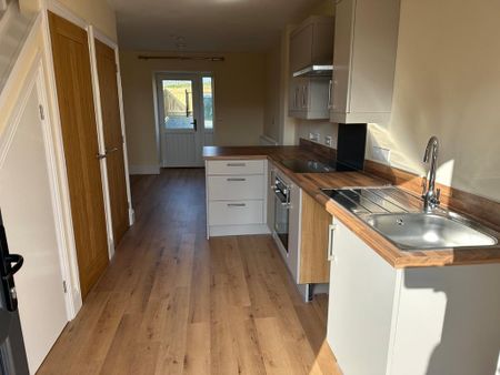 2 bedroom terraced house to rent - Photo 3
