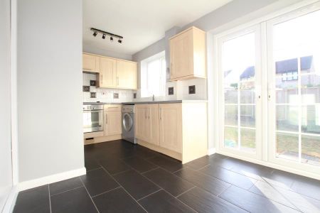 3 bedroom end of terrace house to rent - Photo 5