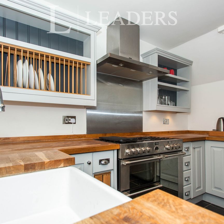 3 bedroom mid-terrace to rent Hulatt Road, Cambridge - Photo 1