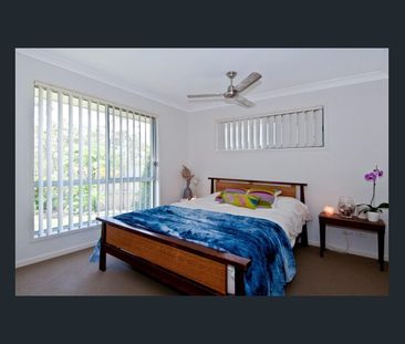 Beautiful Contemporary 4 Bed Family Home in a Quiet Street - Photo 4