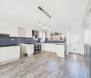 4 bedroom semi-detached house to rent - Photo 5