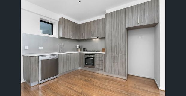 8/82 Hopetoun Ave, Brunswick West, Vic 3055 - Photo 1