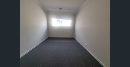 **Modern Comfort in Truganina: Stylish 4-Bedroom Family Home** - Photo 4