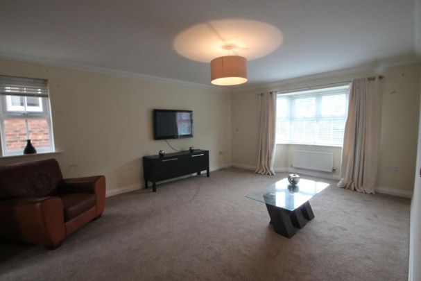 2 bedroom flat to rent - Photo 1