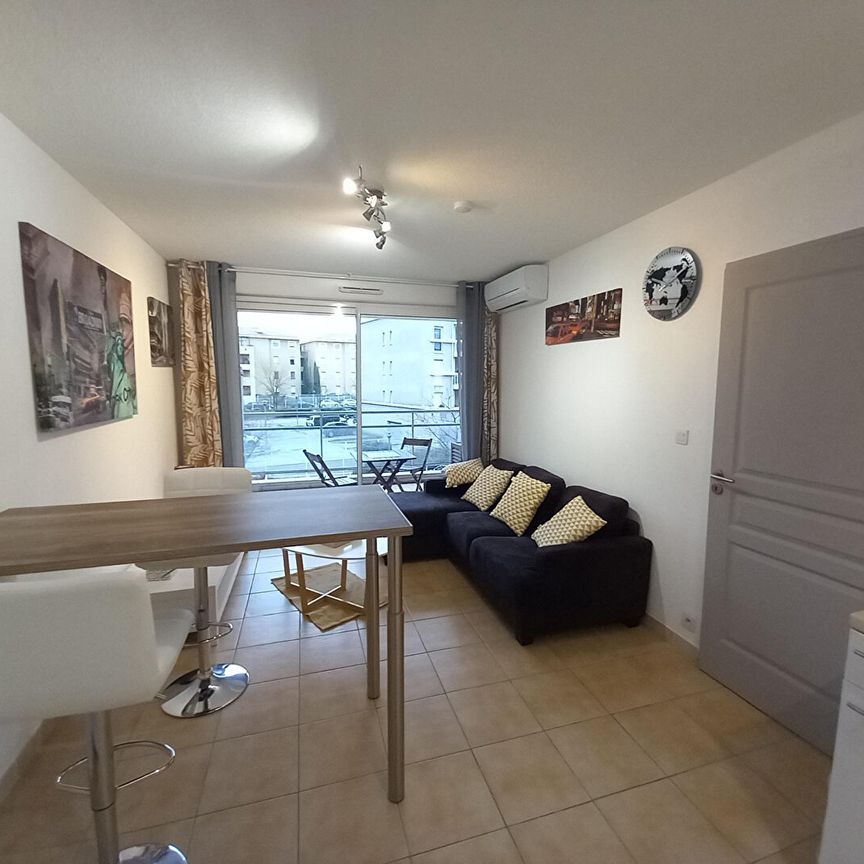 AIX LA DURANNE BEAU T2 MEUBLE AVEC TERRASSE ET BOX, - Photo 1