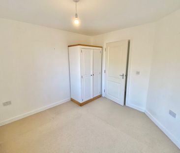 Scarlett Avenue - Photo 2