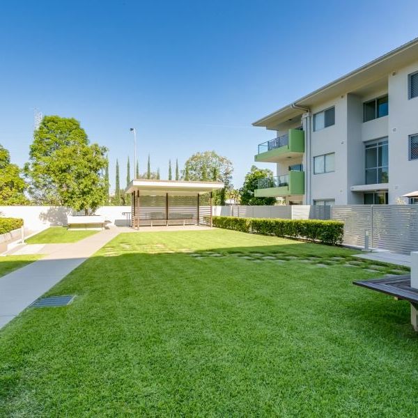 Perfect blend of style, comfort, and convenience in this spacious one-bedroom apartment! - Photo 1