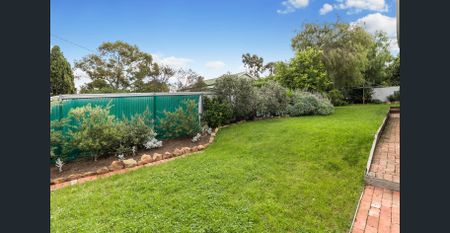 Central 3 Bedroom Victorian Style Home - Photo 4