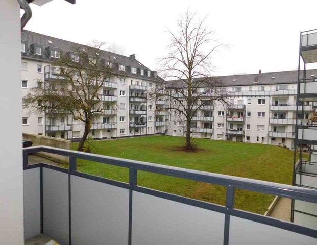 Kompl. renovierte 2-Zimmer-Whg. m. Balkon in sehr zentraler Lage - Photo 1