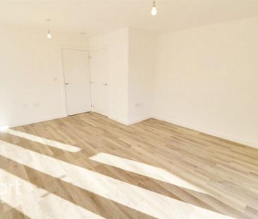 2 bedroom end of terrace house to rent - Photo 3