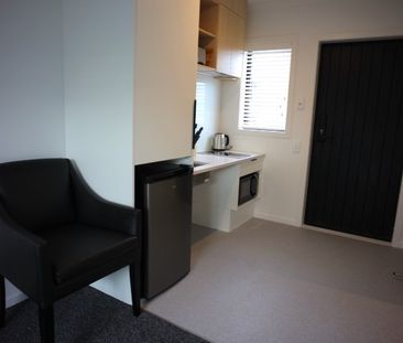 Fully furnished, self contained, studio room! - Photo 4