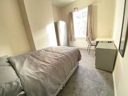 1 bedroom in a house share to rent - Photo 4